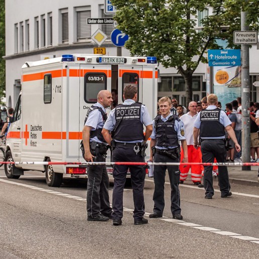 Сириец уби жена и рани двама в Ройтлинген, Германия