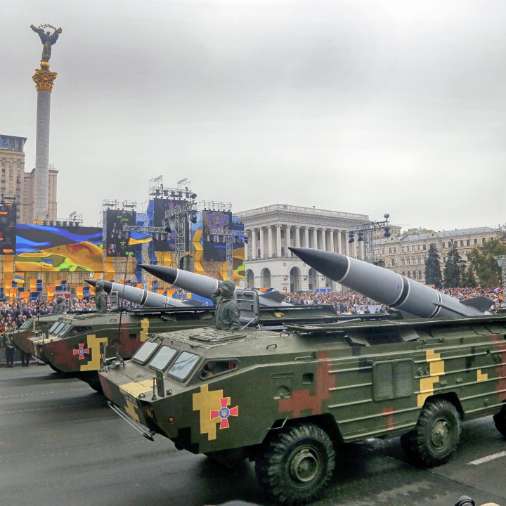 Големият военен парад по случай 25 г. независимост се състоя на Майдана в центъра на Киев