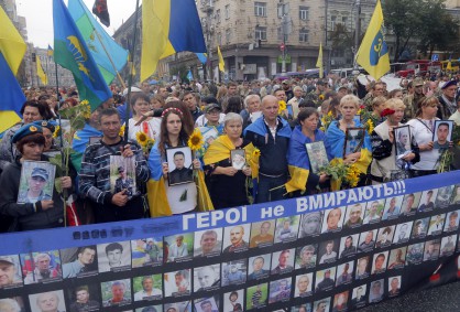 На площад ”Независимост”, по-известен като Майдана, се стекоха хиляди граждани с националния флаг