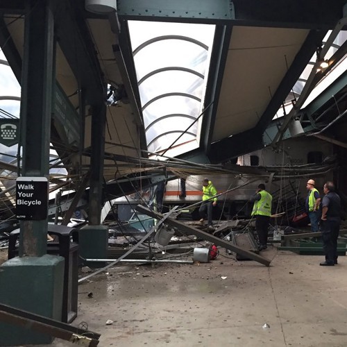 На гара Хоубоукън след катастрофата, снимка от Туитър