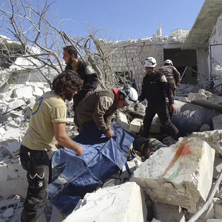 Разрушения и жертви след атаки на военни самолети в Идлиб (Архив)