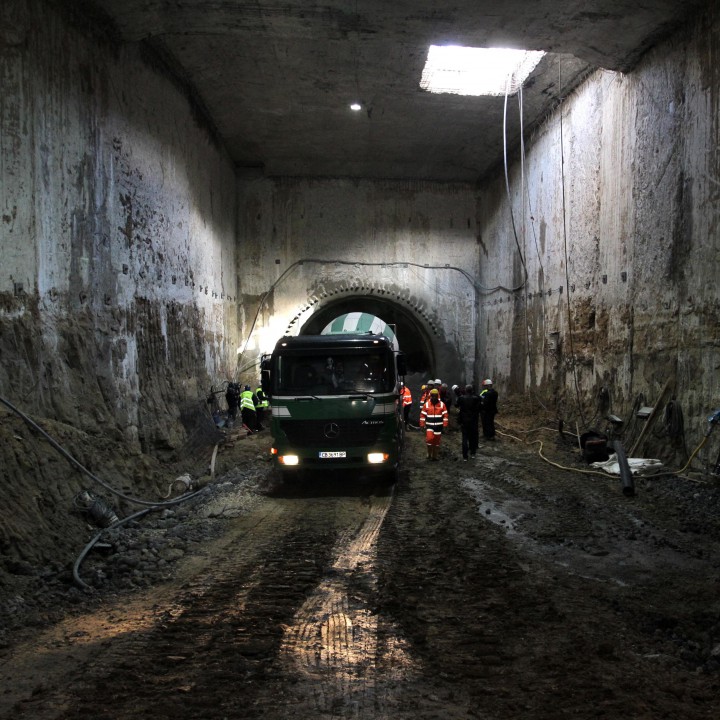 Оказва се, че тунелопробивната машина е закачила водопроводни канали (Сн. Архив)