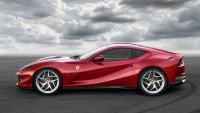 Гонка между Ferrari и Seat завърши с катастрофа (видео)