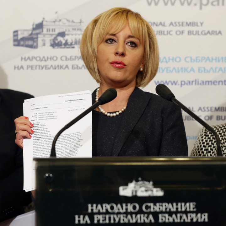 Мая Манолова обяви решение на проблема с неизплатените заплати