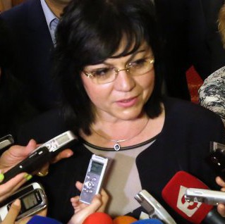 Корнелия Нинова заяви, че не са съгласни с ДПС, че няма кой за смени ГЕРБ във властта