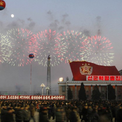 Пищните тържества с фойерверки в подкрепа на ”великия вожд” са нещо обичайно в Пхенян