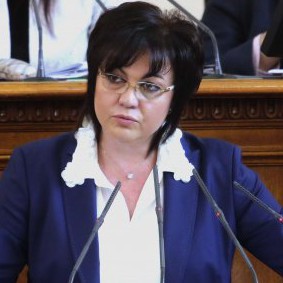 Лидерът на БСП Корнелия Нинова в парламента