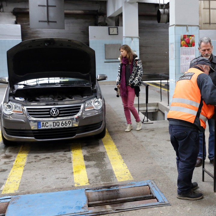 Газанализатори следят замърсяването от автомобили в София