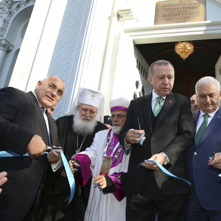 Ердоган не бил правил подобен жест друг път, като този да открие обновената Желязна църква