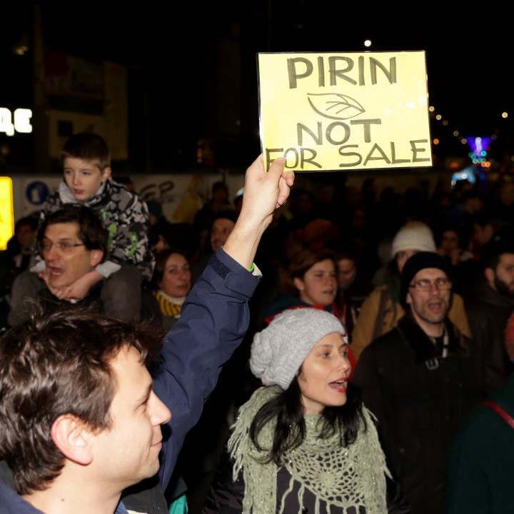 Някои от протестите досега минаха под надслов ”Няма да дадем Пирин на мафията”