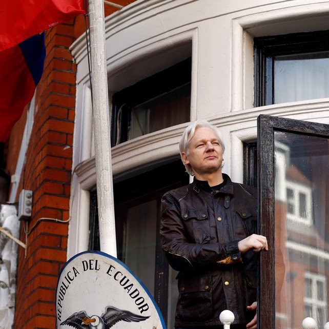 Еквадор натурализира основателя на ”Уикилийкс” Джулиан Асандж