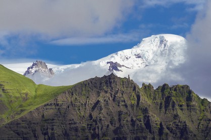 Красотата на снежния купол на Ейрайфяйокудл прикрива най-опасния исландски вулкан