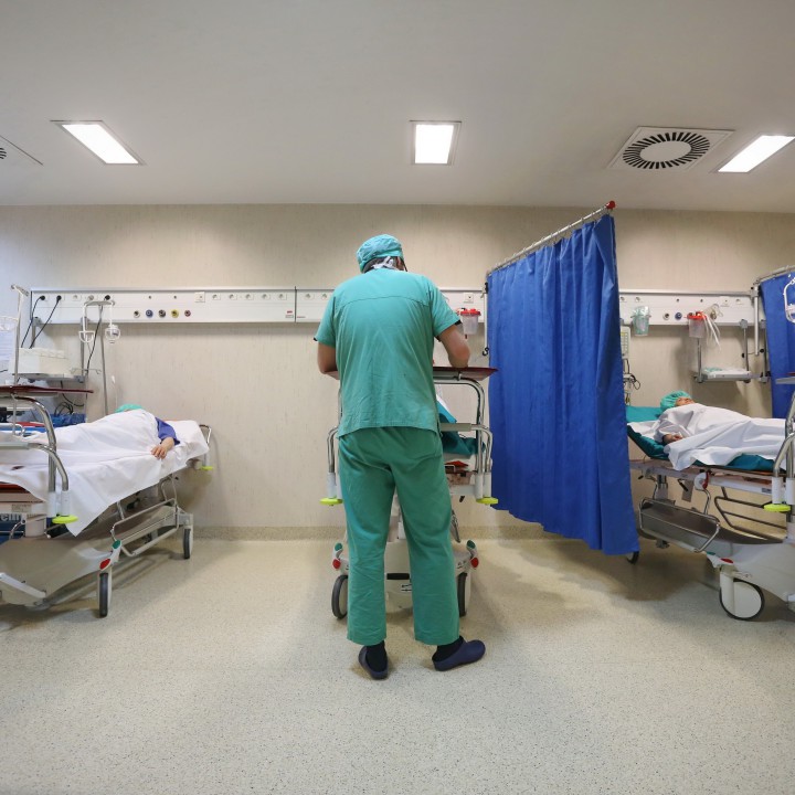 Спешните отделения на повечето британки болници изпитват недостиг на средства и се задъхват от работа