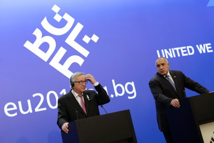 Председателят на ЕК Жан-Клод Юнкер (ляво) и министър-председателя Бойко Борисов дадоха пресконференция