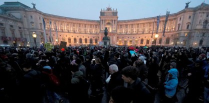 Най-малко 20 000 души протестираха във Виена срещу управляващата коалиция