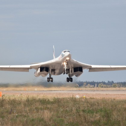 Руски бомбардировач Т-160 ”Белият лебед”