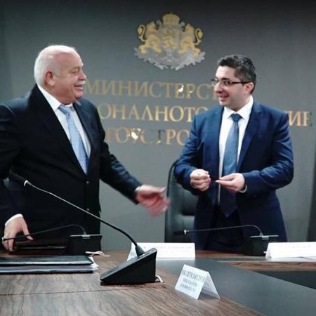 Министър Нанков се радва за подписания договор за тол-системата