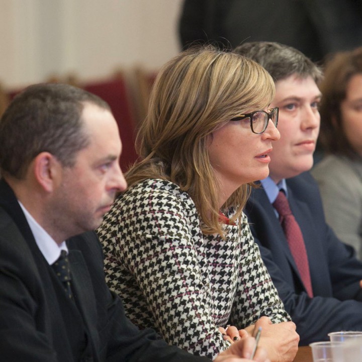 Министър Екатерина Захариева представи в НС Договора за приятелство с Македония