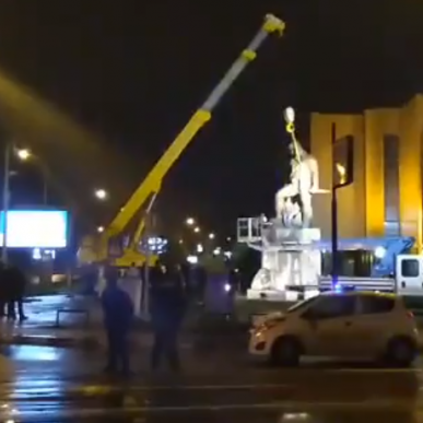 Демонтирането на паметника на  Андон Янев - Кьосето в Скопие