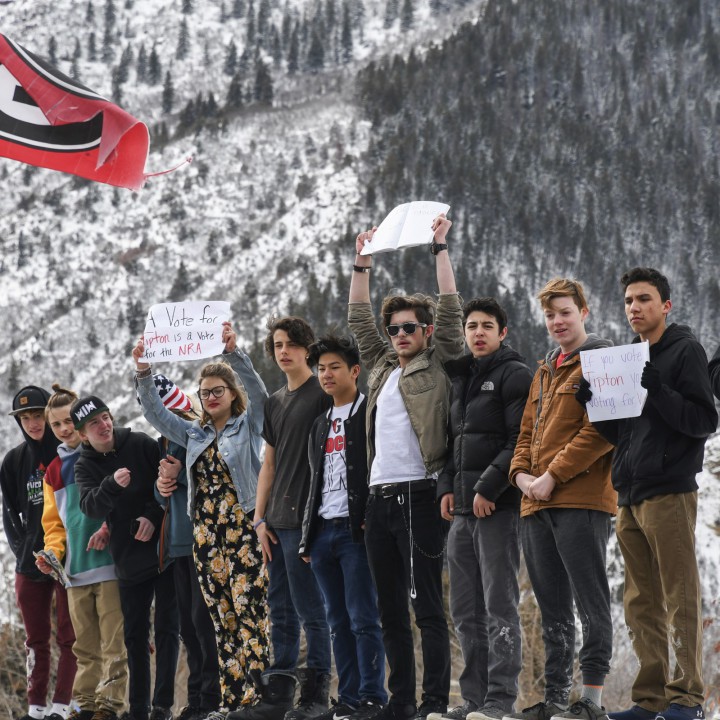 Ученически протест в Гленууд Спринг, Колорадо срещу огнестрелните оръжия