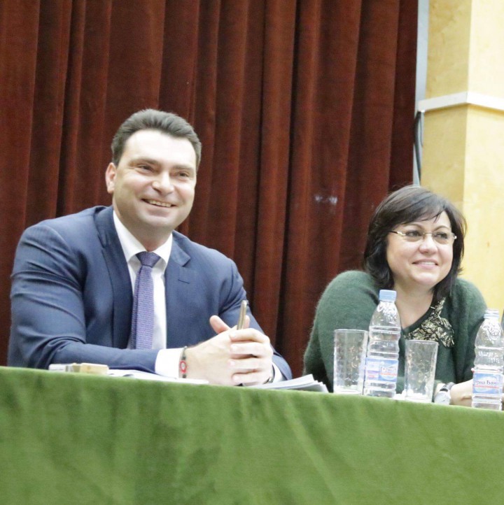 Лидерът на БСП Корнелия Нинова се срещна със столичани