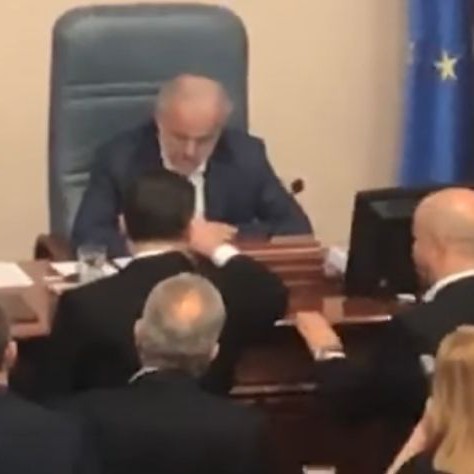 Сблъсък между Никола Груевски и Талат Джафери в македонския парламент