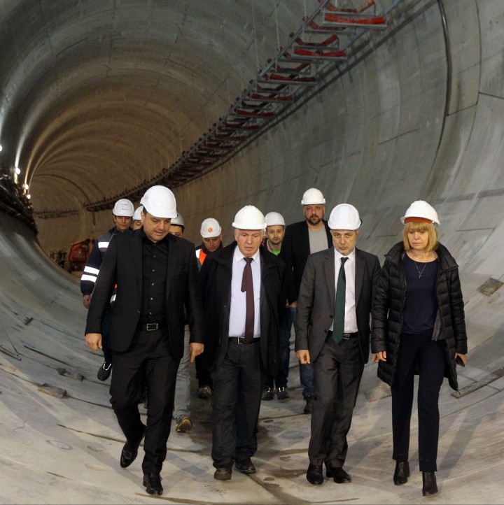 Министрите на транспорта и околната среда и водите, кметът на София инспектират третия лъч на метрото