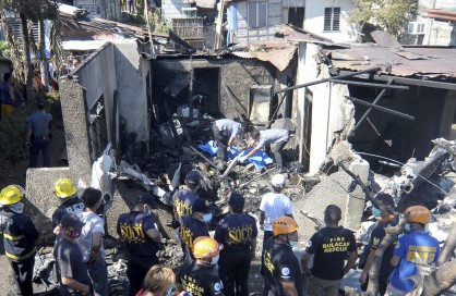 Самолет се заби в къща във Филипините