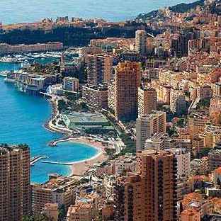 В Монако живеят много богати хора