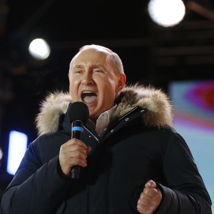 Путин на митинг-концерта ”Русия. Севастопол. Крим”, който се провежда тази вечер на Манежния площад