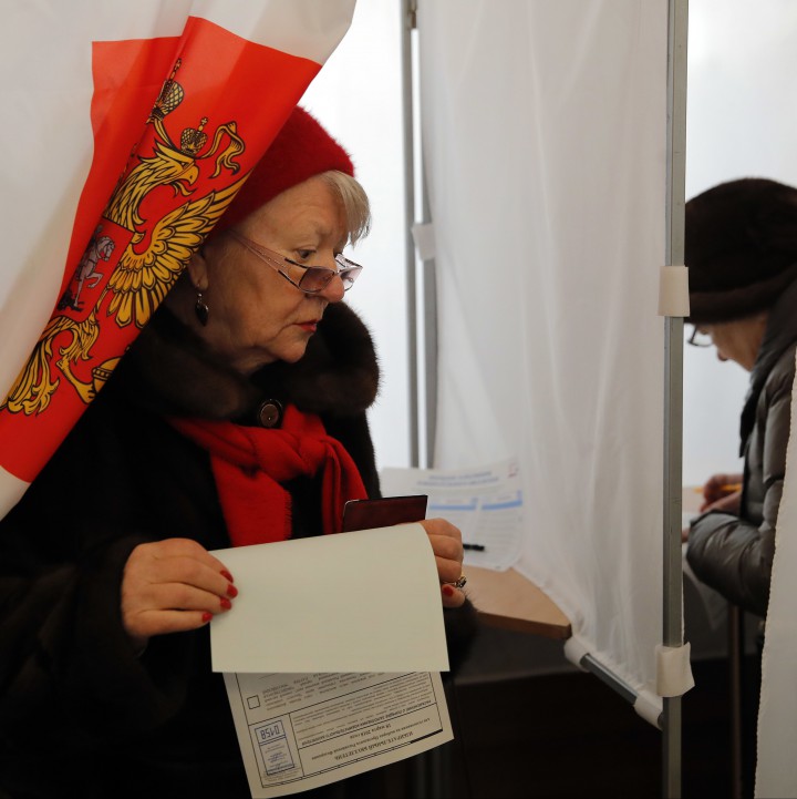 Изборите в Русия продължават при повишена избирателна активност