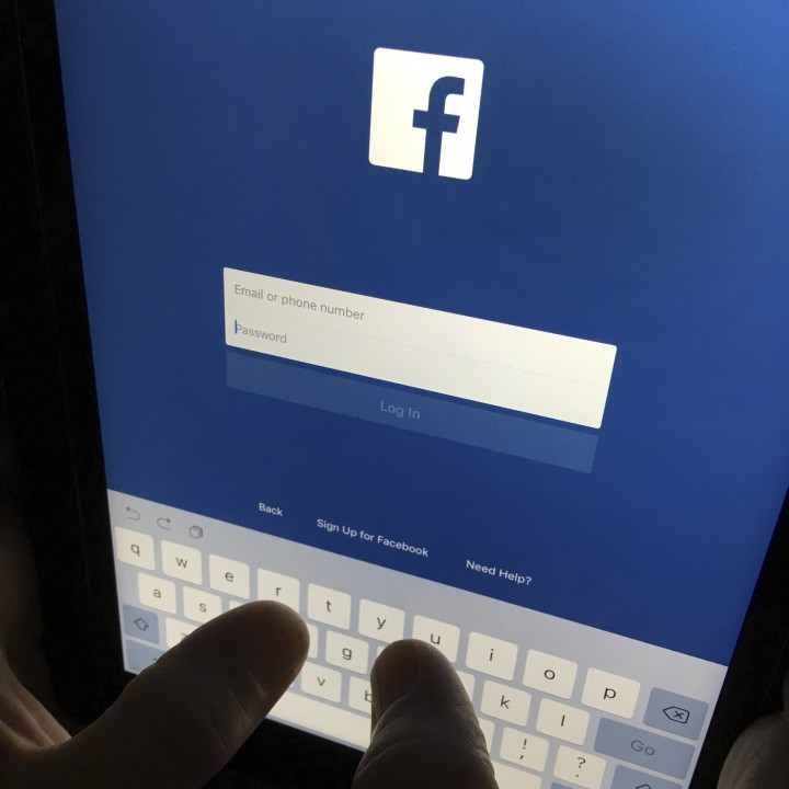 Стамос ще бъде първият високопоставен служител на Facebook, който напуска компанията след скандала