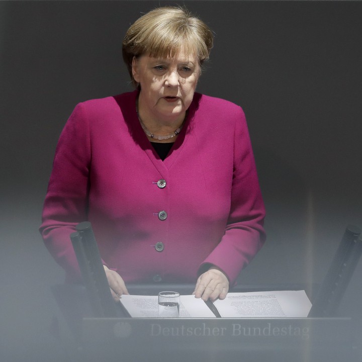 Ангела Меркел произнася първата си реч пред Бундестага