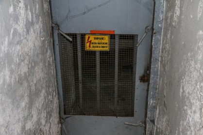 Вратата, която води към следващото ниво на подземията, е заключена