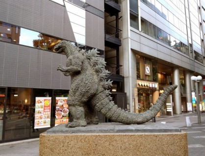 Паметникът на Годзила в Токио