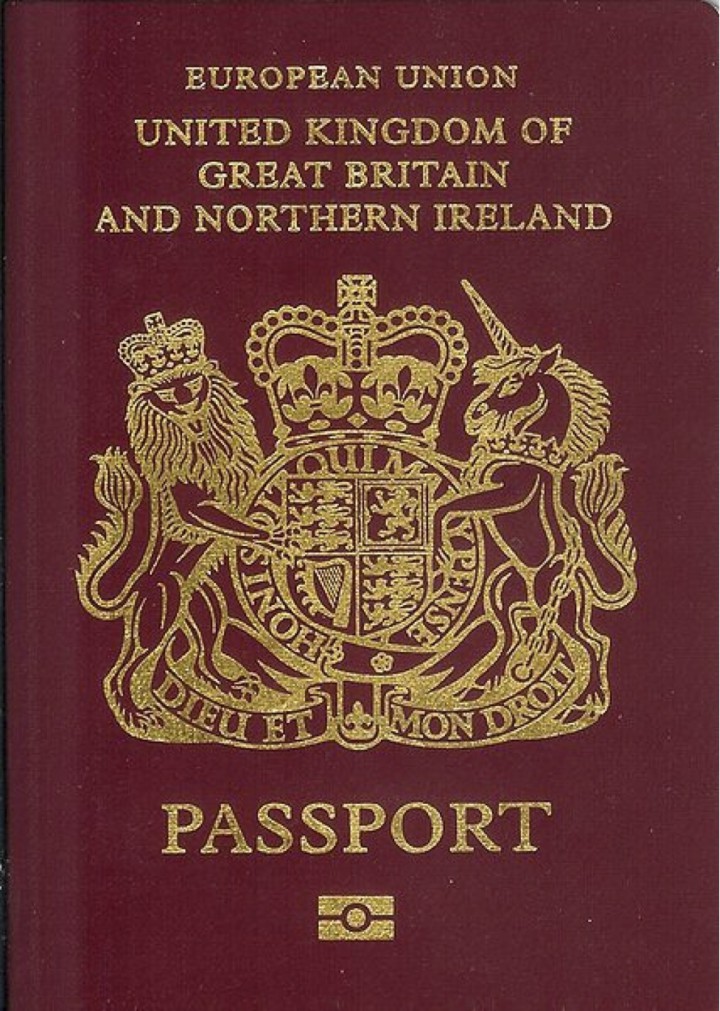 Сега бургундско-червената версия на паспорта се произвежда в Северна Англия