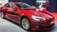 Tesla намалява цените наModel S и Model X