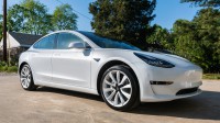 Tesla отлага доставките на Model 3 в Германия
