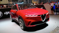 Alfa Romeo забавя новия си SUV