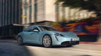 Porsche Taycan бие вътрешната конкуренция с ДВГ