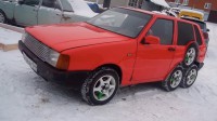 Руснаци превърнаха Fiat Uno в осемколесно ”чудовище”