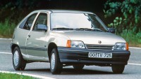 30-годишен Opel Kadett срещу нов VW Polo GTI (видео)
