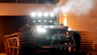 Превърнаха Tesla Model 3 в танк (видео)